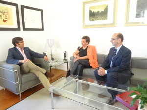 La vicerrectora con el presidente de la Diputación de León y con el diputado de Cultura y alcalde de Villadangos del Páramo.